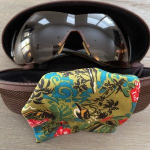 Prada polarize sunglasses women